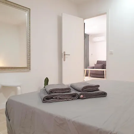 Economical Homes In Center Apartment *